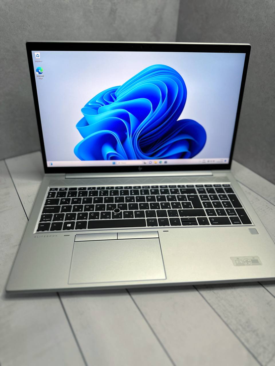 HP EliteBook 855 G8